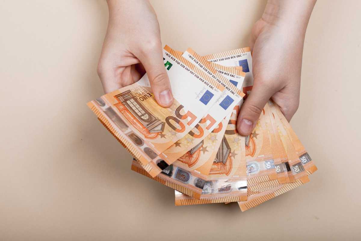 Bonus giovani appena approvato: 500 euro al mese