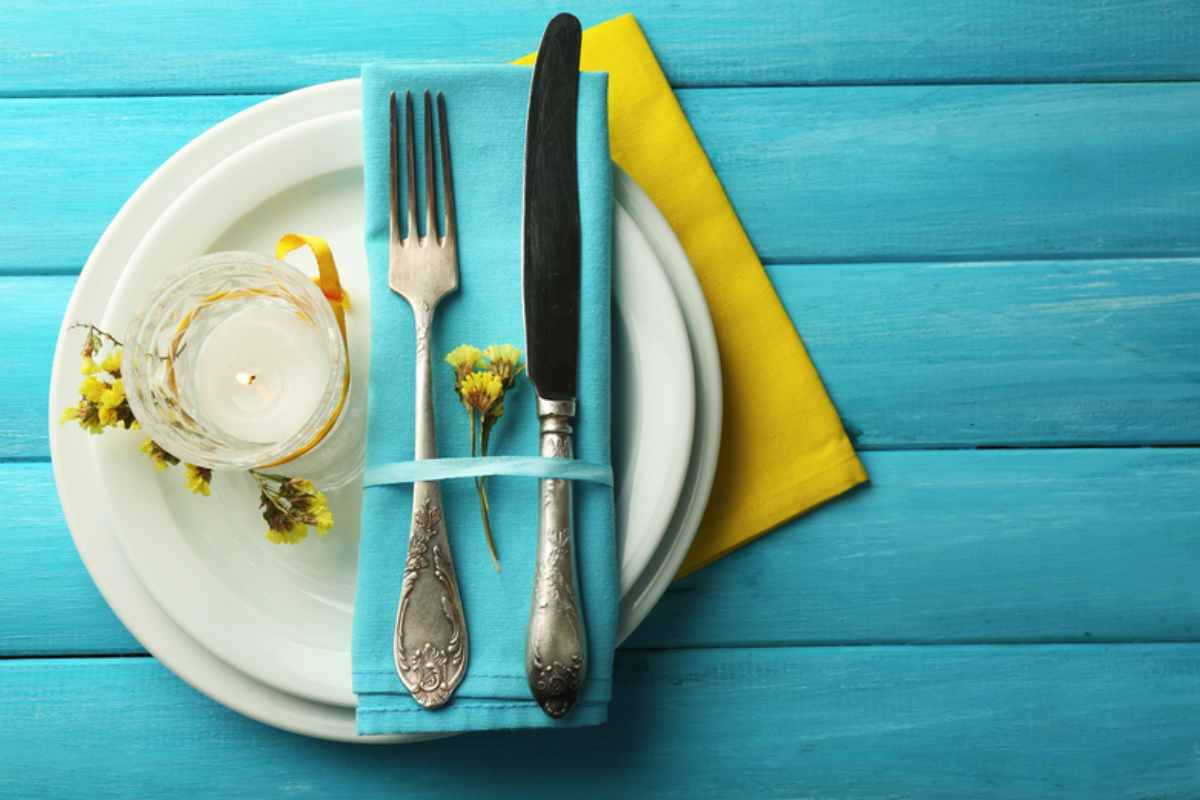 Se acerca el verano, también en la mesa: colores e inspiración para poner la mesa con estilo