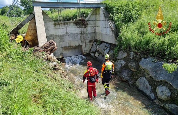 L'intervento dei Vigili del Fuoco a Cantù, in provincia di Como