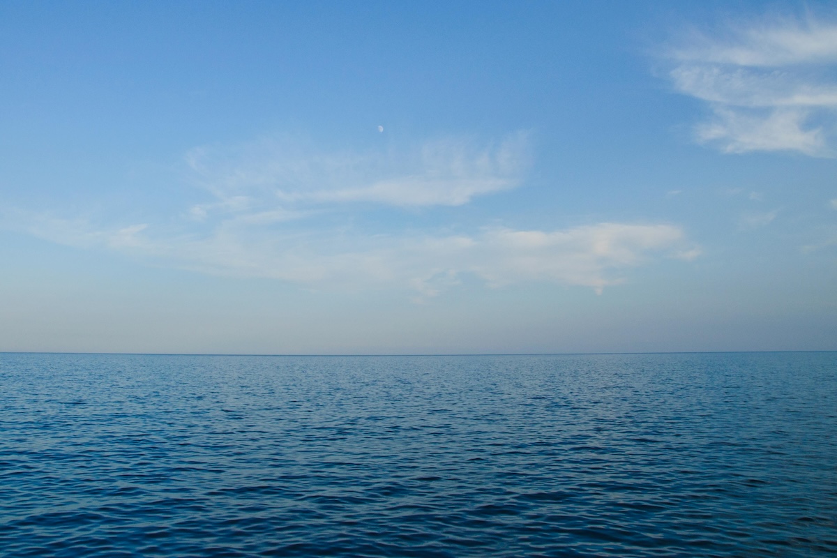 L'acqua dei mari e laghi italiani è eccellente quasi ovunque: i risultati del monitoraggio